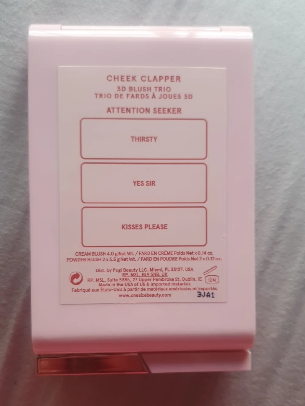 One/Size Cheek Clapper 3D Blush Trio Compact Case